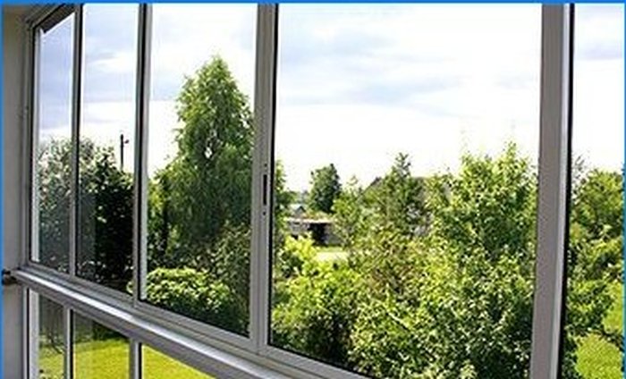 Vlastnosti zasklení balkonů a lodžií