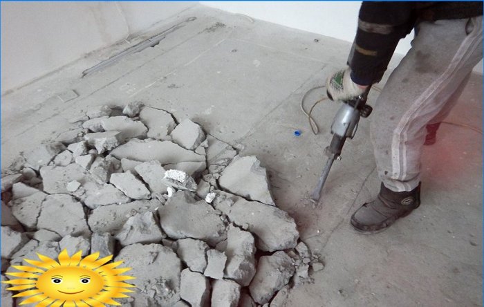 Demontáž betonového potěru s kladivem