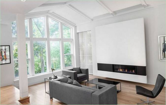 Moderní design obývacího pokoje s krbem
