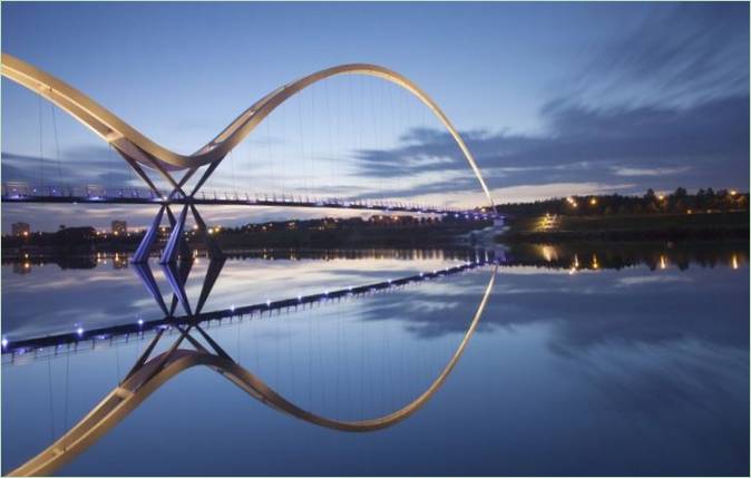Most Infinity Bridge ve Velké Británii