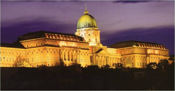 Krásný palác v Budapešti