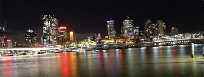 Pohled na noční Brisbane