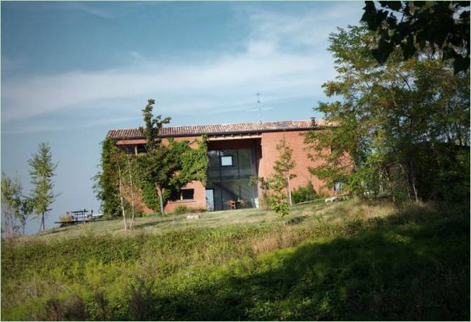 Dokončení chaty z cihelného zdiva v Itálii: proměna stodoly