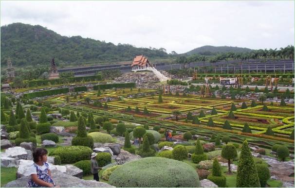 Tropický park Nong Nooch v Thajsku