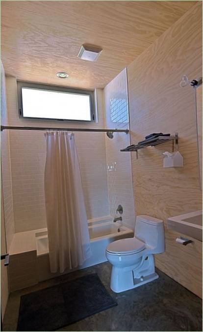 Koupelna venkovského domu Brushytop v USA