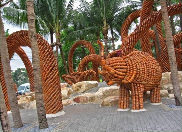 Tropický park Nong Nooch v Thajsku
