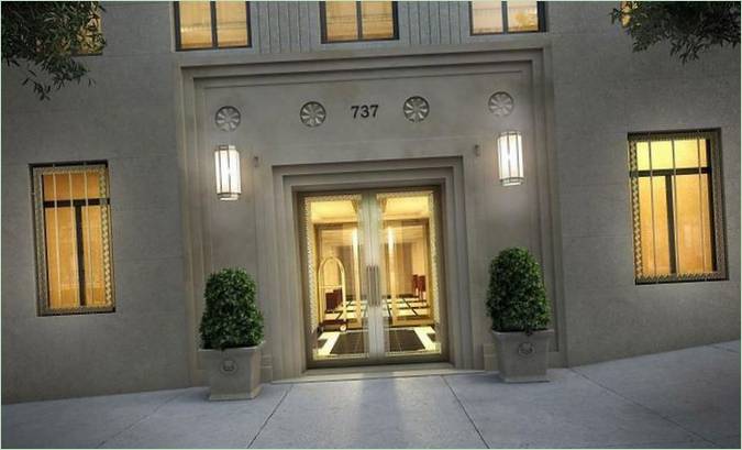 Vstupní dveře do rezidence na Park Avenue 737 v New Yorku