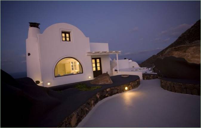 Aenaon, krásná bílá vila na řeckém ostrově Santorini