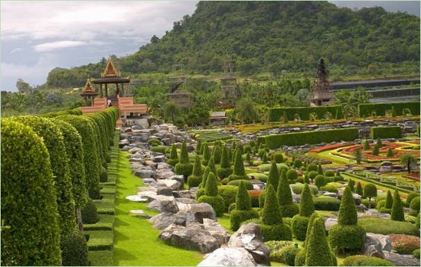 Tropický park Nong Nooch v Thajsku
