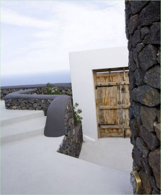 Aenaon, krásná bílá vila na řeckém ostrově Santorini