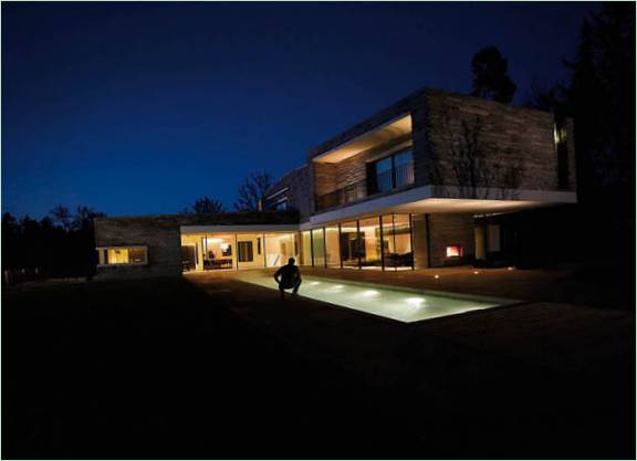 Noční osvětlení bazénu modulární rezidence Haus M