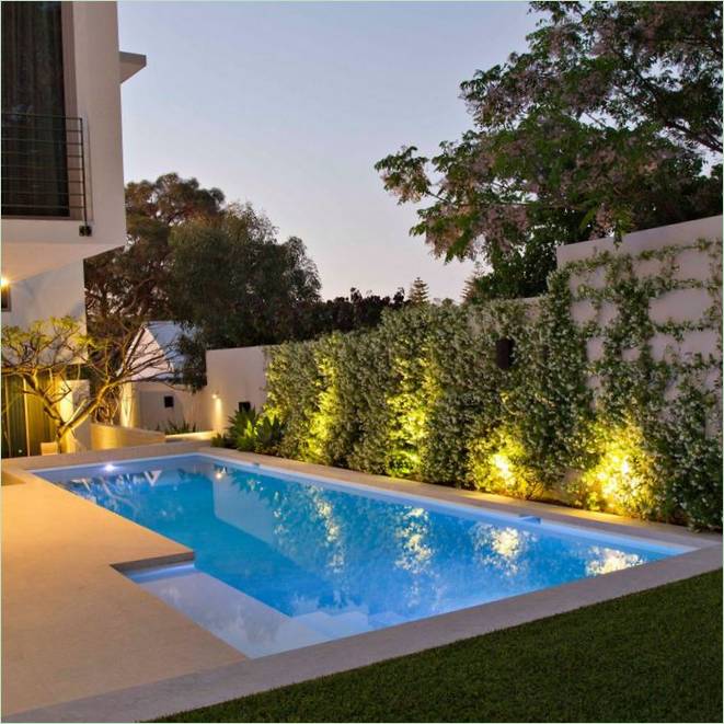 Moderní design bazénu ve venkovském domě - Foto 7