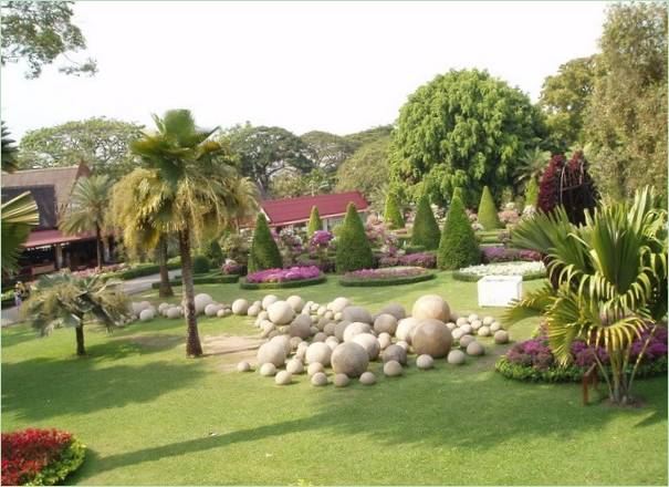 Tropický park Nong Nooch v Thajsku