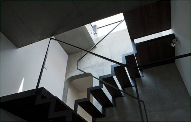 Moderní schodiště mřížového domu