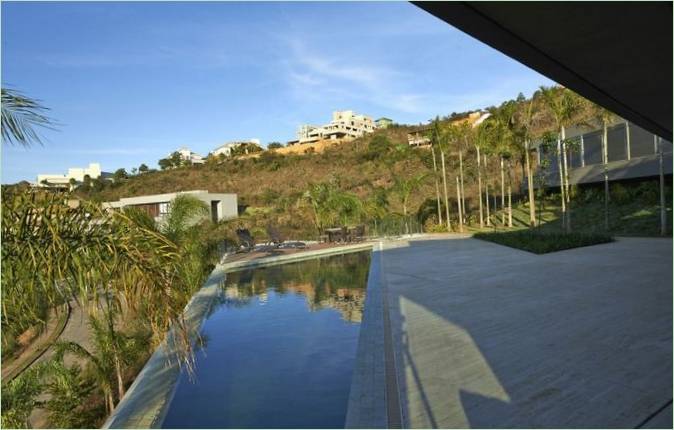 Vale dos Cristas Residanse 6 je projekt společnosti Anastasia Arquitetos ve městě Nova Lima v Brazílii