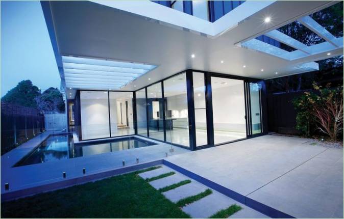 Podivný moderní design soukromého domu na okraji Melbourne, Austrálie