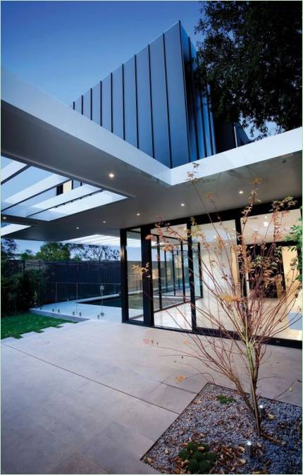 Neobvyklý, moderní design rodinného domu na okraji Melbourne, Austrálie