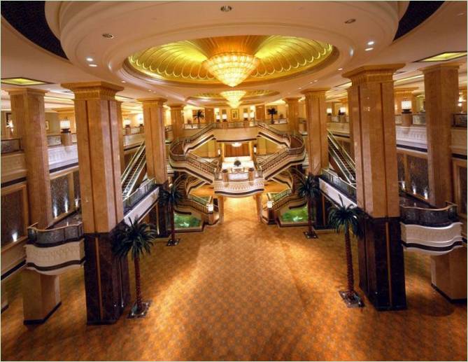 Interiér vstupní haly hotelu Emirates Palace