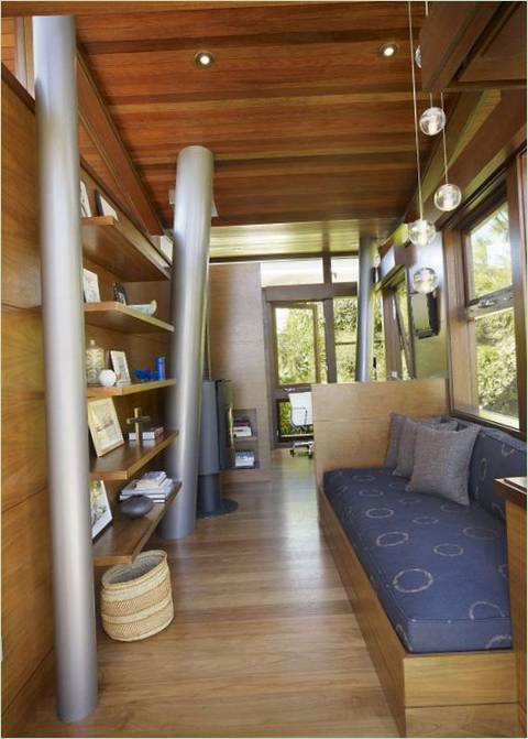Design interiéru dřevěného domku na stromě Banyan Drive Treehouse