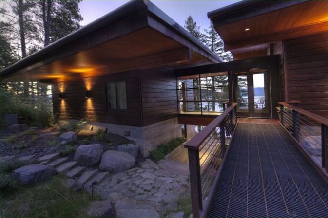 Coeur D'Alene, moderní chata se zajímavým interiérem na břehu jezera v severním Idahu