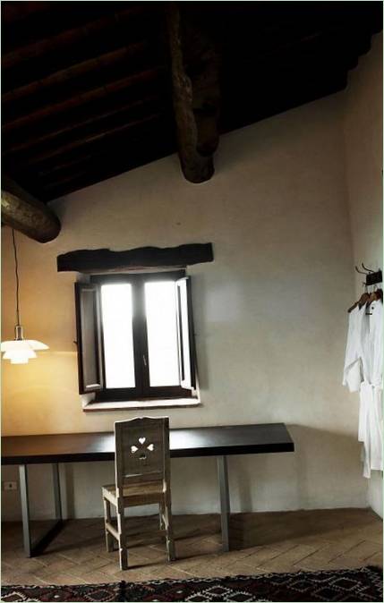 Okenní stůl v Casa Bramasole, Itálie
