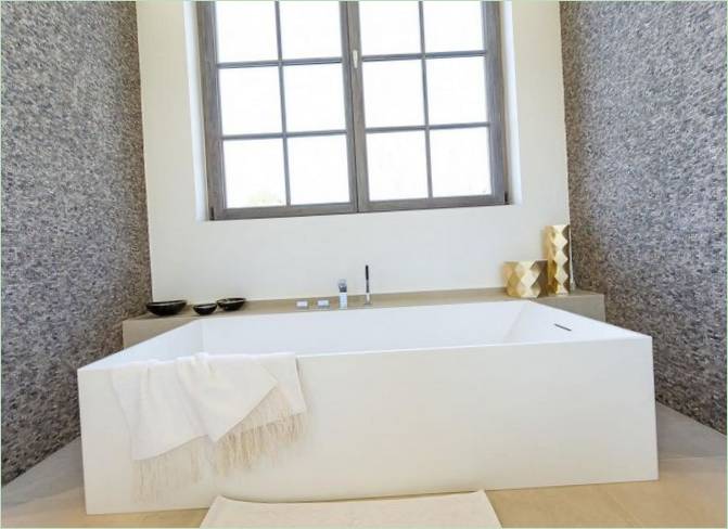 Design interiéru koupelny ve vile Modern