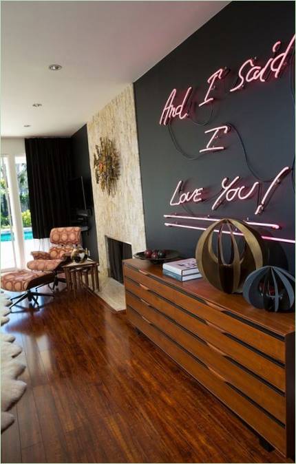 Moderní obývací pokoj v Beverly Hills