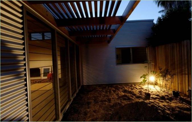 Nádvoří domu od Bourne Blue Architecture v Austrálii