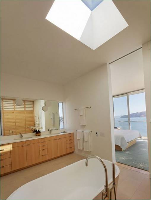 Koupelna domu Sausalito Hillside Remodel od Turnbull Griffin Haesloop Architects