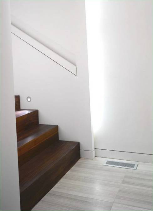 Dřevěné schodiště do prvního patra