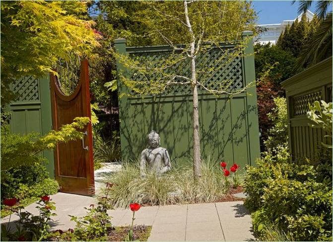 Interiér domu Carriage House na terase v San Franciscu, Kalifornie