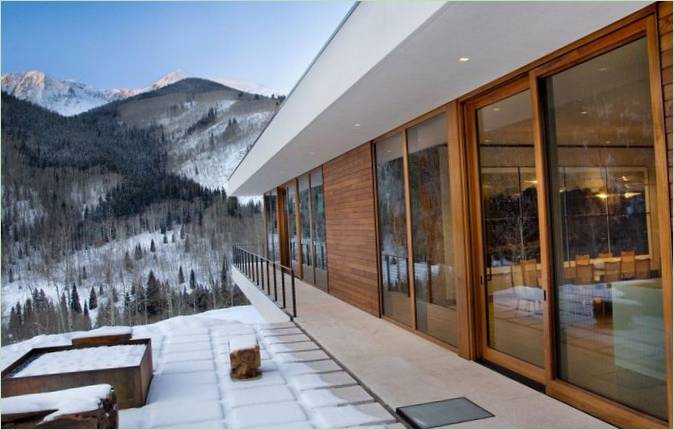 Interiér Lineárního domu od studia B Architects v Aspenu, Colorado, USA