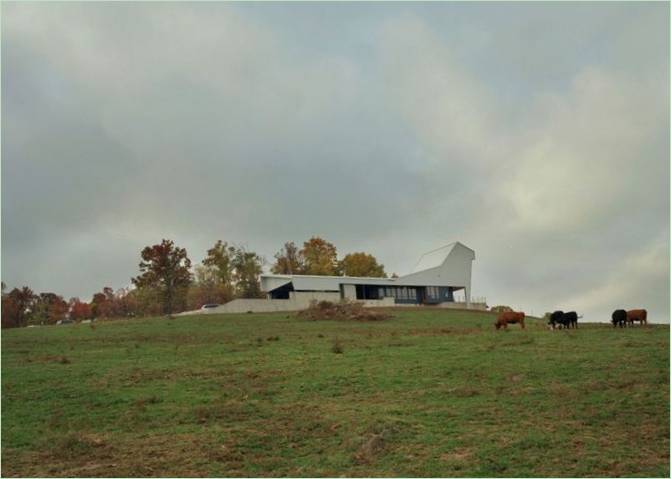 Design nádherného domu Round Mountain House v USA