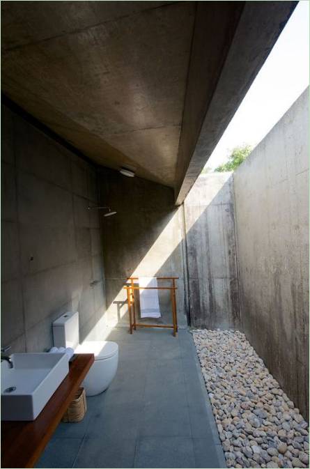 Koupelna v sídle od Architecture Brio