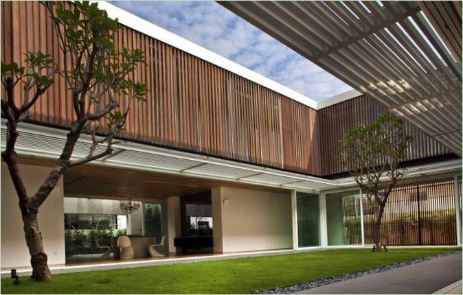 Návrh vnitřní zahrady pro vilu 9 Jalan Siap od ONG&amp;ONG v Singapuru