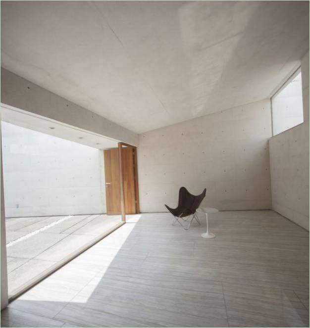 Prostorný CAP House s minimalistickým interiérem od Estudio MMX, Mexico City, Mexiko