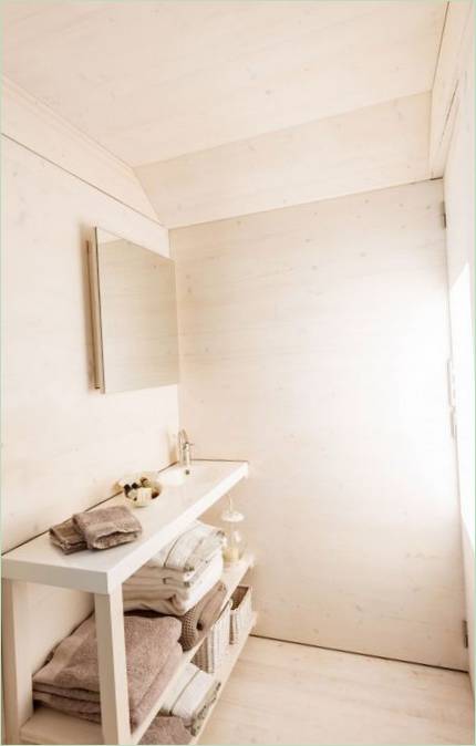 Úložný prostor v koupelně přenosného domu ÁPH80, Španělsko