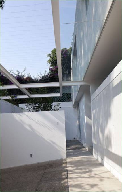 Interiér bílého domu od DCPP Arquitectos v Mexiku