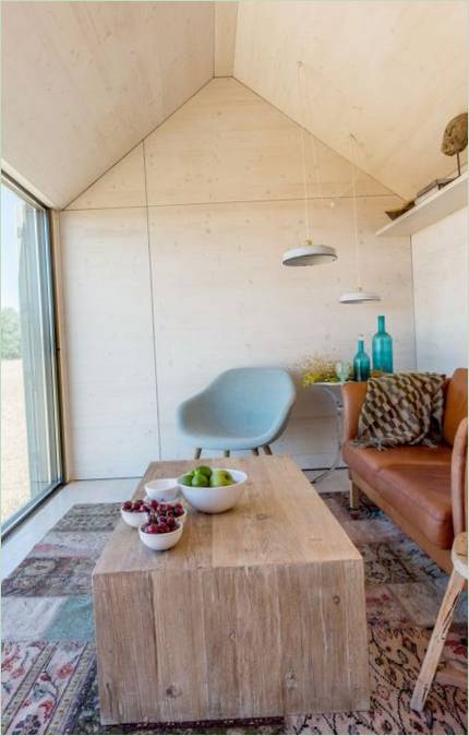 Dřevěný konferenční stolek v obývacím pokoji Přenosný dům ÁPH80, Španělsko