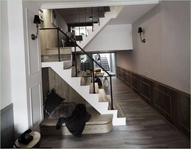 Schody do prvního patra apartmánu