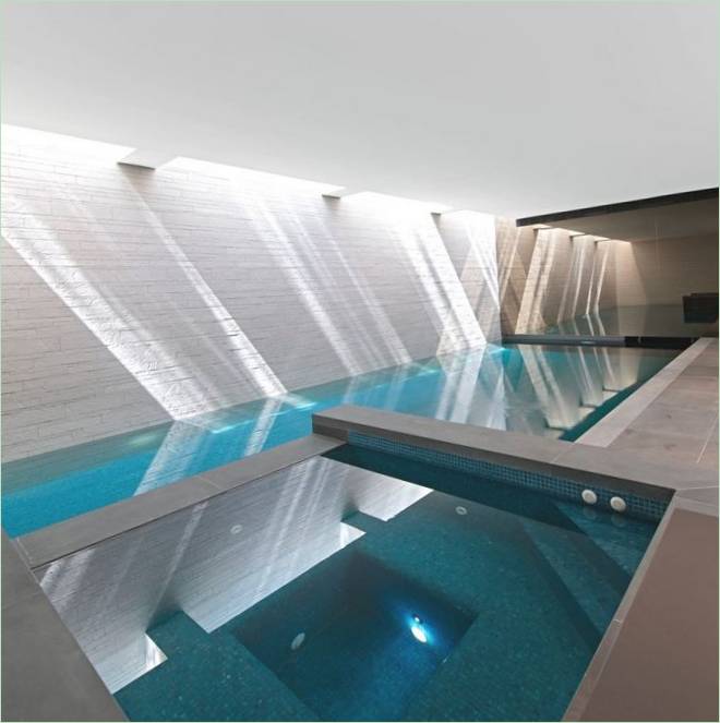 Krytý bazén v hotelu West London House