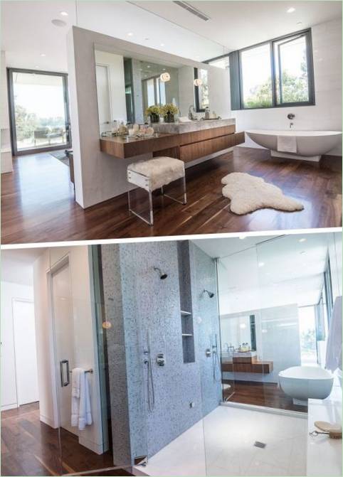 Světlá koupelna se sprchovým koutem v domě v Kalifornii