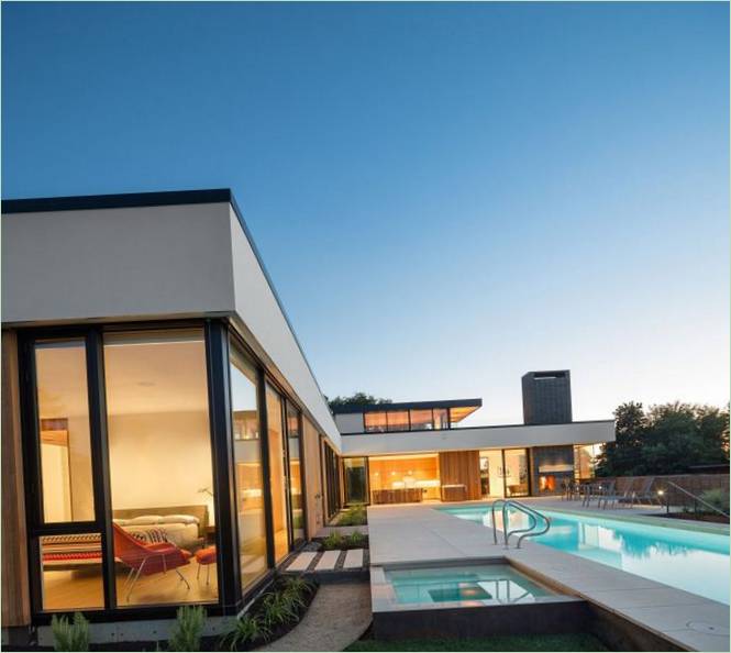 Design interiéru venkovského domu: dlouhý bazén na terase