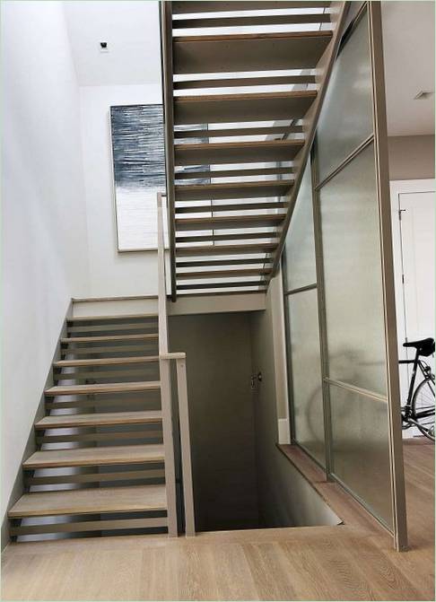 Kompaktní dřevěné schodiště do prvního patra