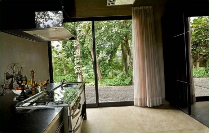 Interiér kuchyně Casa Da Caixa Vermelha