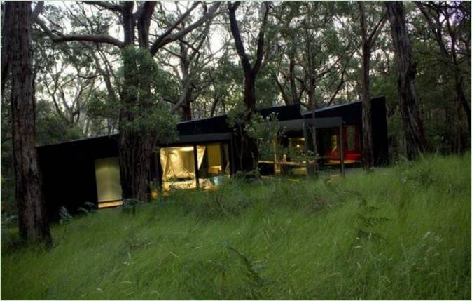 Pozoruhodný design lesní chaty Red Hill