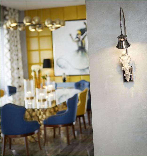 Vila navržená Nikki B Signature Interiors v Dubaji - originální nástěnné světlo