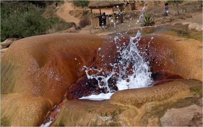 Gejzír v Analavori, Madagaskar - Foto 1