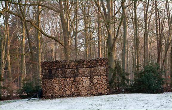 Fasáda neobvyklého domu Woodpile Studio