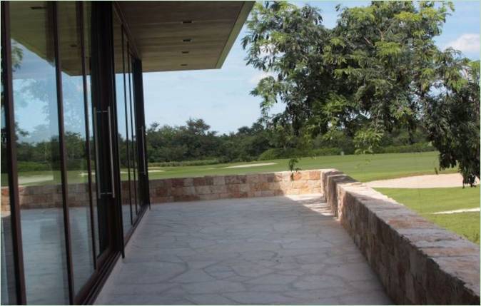 Soukromé sídlo se soukromým golfovým hřištěm od Augusto Quijano Arquitectos, Mérida, Yucatán, Mexiko